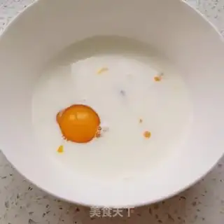 Make Milk eggs, all-wheat waffles step 1