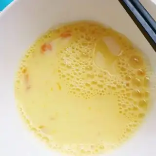 Make Milk eggs, all-wheat waffles step 2
