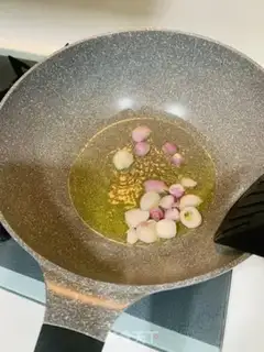 Make Onion cream step 0