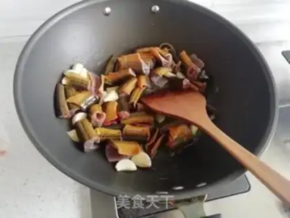 Make Garlic is burning yellow step 2