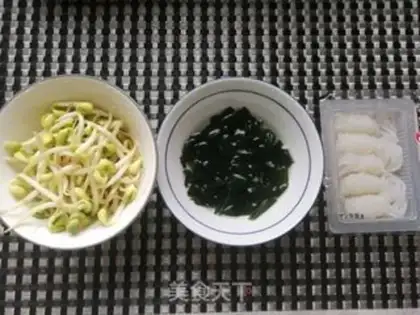 Make Spicy tart seaweed soup step 0