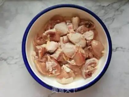 Make Celery onions for chicken legs step 0