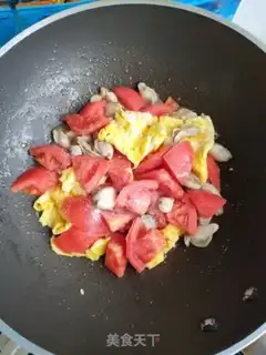 Make Oyster tomatoes, fried eggs step 5