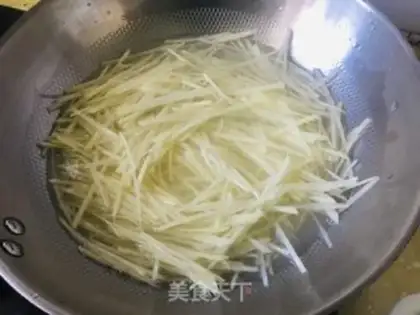 Make Spicy potatoes step 1