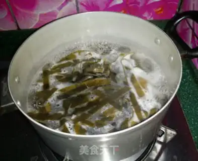 Make Sea belt bone soup step 3