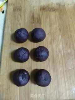 Make Little chicken bean bun step 4