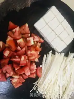 Make Tomato tofu soup step 0