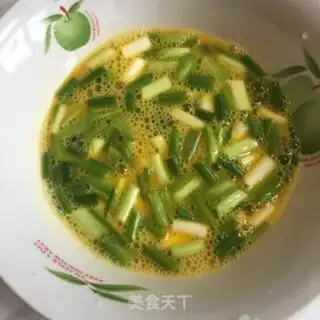 Make Onion eggs fried step 1