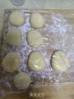 Make Little chicken bean bun step 12