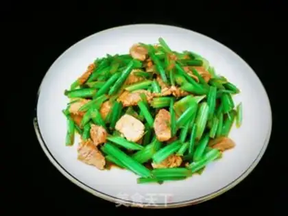 Make Celery fried meat step 0