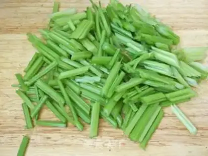 Make Celery fried meat step 1