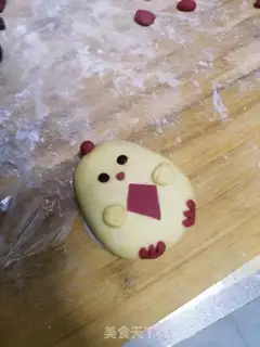 Make Little chicken bean bun step 15