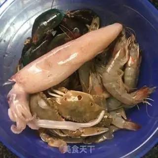 Make Curry seafood pan step 0