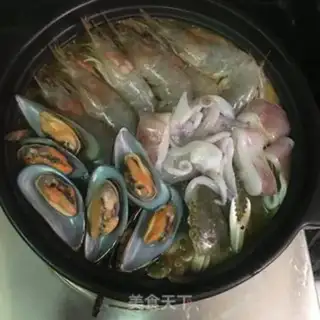 Make Curry seafood pan step 11