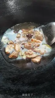 Make The meat and eggs are stewed step 6