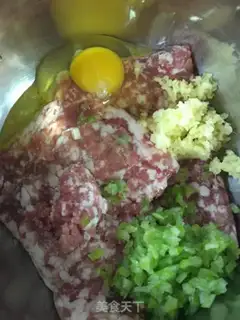 Make Big meat bun step 2