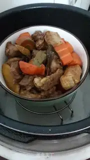 Make The meat and eggs are stewed step 11