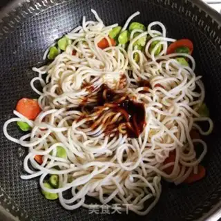 Make Carrot-peased noodles step 5
