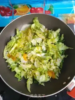 Make Eggs from the lettuce step 4