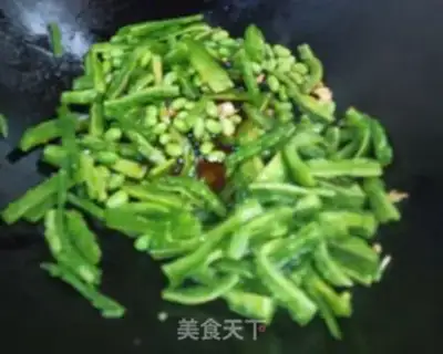 Make Spicy bean-cracker step 4