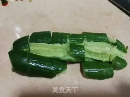 Make Dutch cucumber onion tofu skin step 1