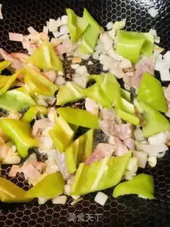 Make Tomato mushroom eggflower soup step 4
