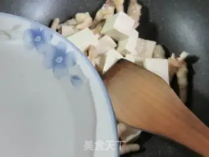 Make Chicken claws burning fragrance tofu step 3