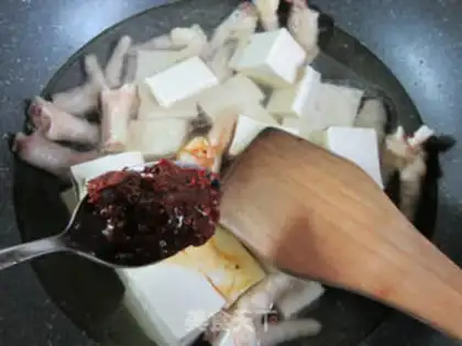 Make Chicken claws burning fragrance tofu step 6
