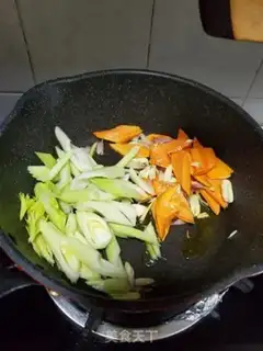 Make Scribbling carrots for fish step 4