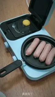Make Egg sausage sandwich step 1