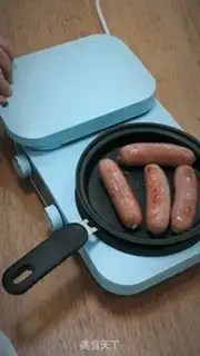 Make Egg sausage sandwich step 2