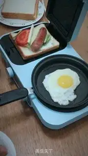 Make Egg sausage sandwich step 4