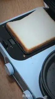 Make Egg sausage sandwich step 6