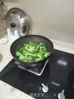 Make Pelican fried broccoli step 1