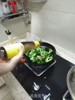 Make Pelican fried broccoli step 2