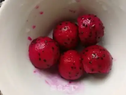 Make Flamingo melon yogurt bowl step 3