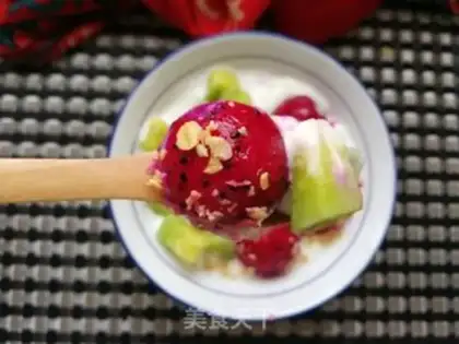Make Flamingo melon yogurt bowl step 7