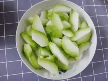 Make Seameat melon soup step 2