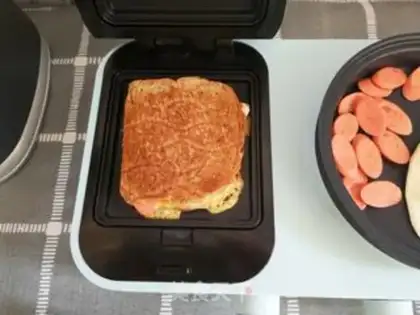 Make Ham cheese sandwich step 4
