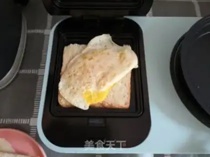Make Tomato egg sandwich step 2