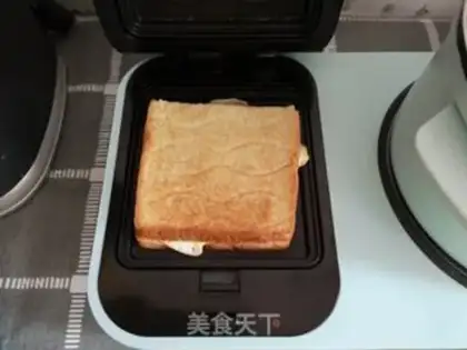 Make Tomato egg sandwich step 4