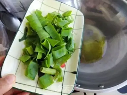Make Vegetable ears, spinach step 3