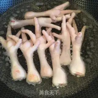 Make Smells like chicken claws step 1