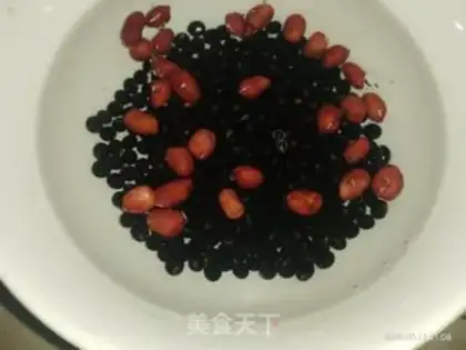 Make Peanut black soy step 1