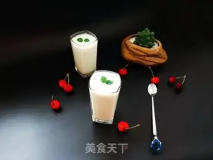 Make Banana shakes for the melon step 0
