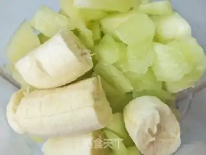 Make Banana shakes for the melon step 3
