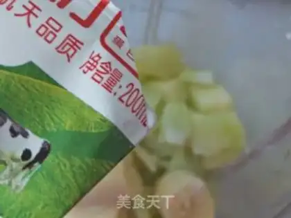 Make Banana shakes for the melon step 4