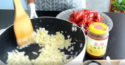 Make Garlic lobster step 2