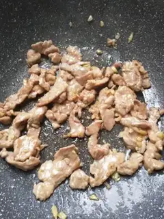 Make Old tofu fried meat step 4