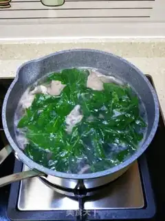 Make Pork liver, scrawny leaves soup step 6